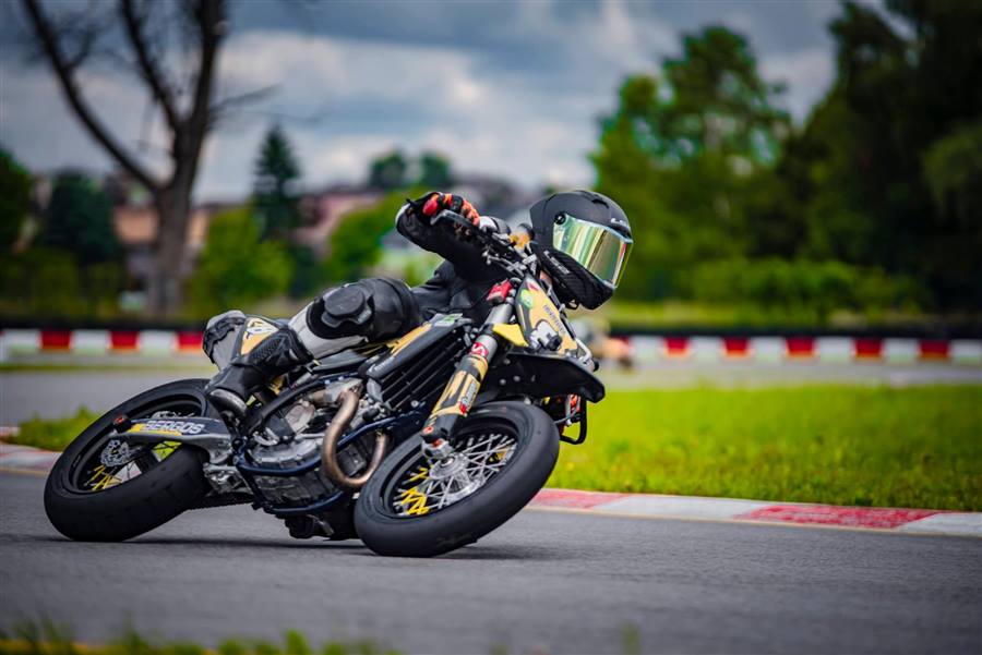 Supermoto na torze